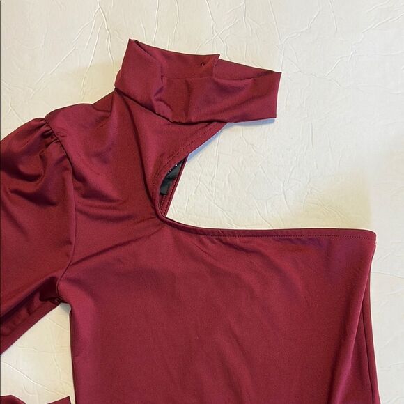 LULU'S X-Small Burgundy One-Shoulder Long Sleeve Bodysuit Majorly Confident - Picture 3 of 7